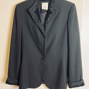 EN advance black blazer size 6, button-down